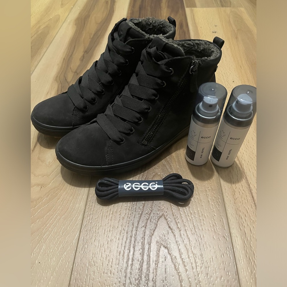 Waterproof Ankle Sneakers / Boots Ecco Women’s Size 9